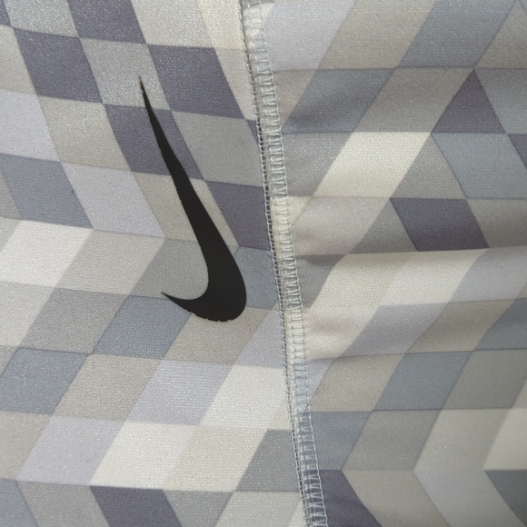 2/40 Nike athletic geometric patterned pants - Picture 4 of 11